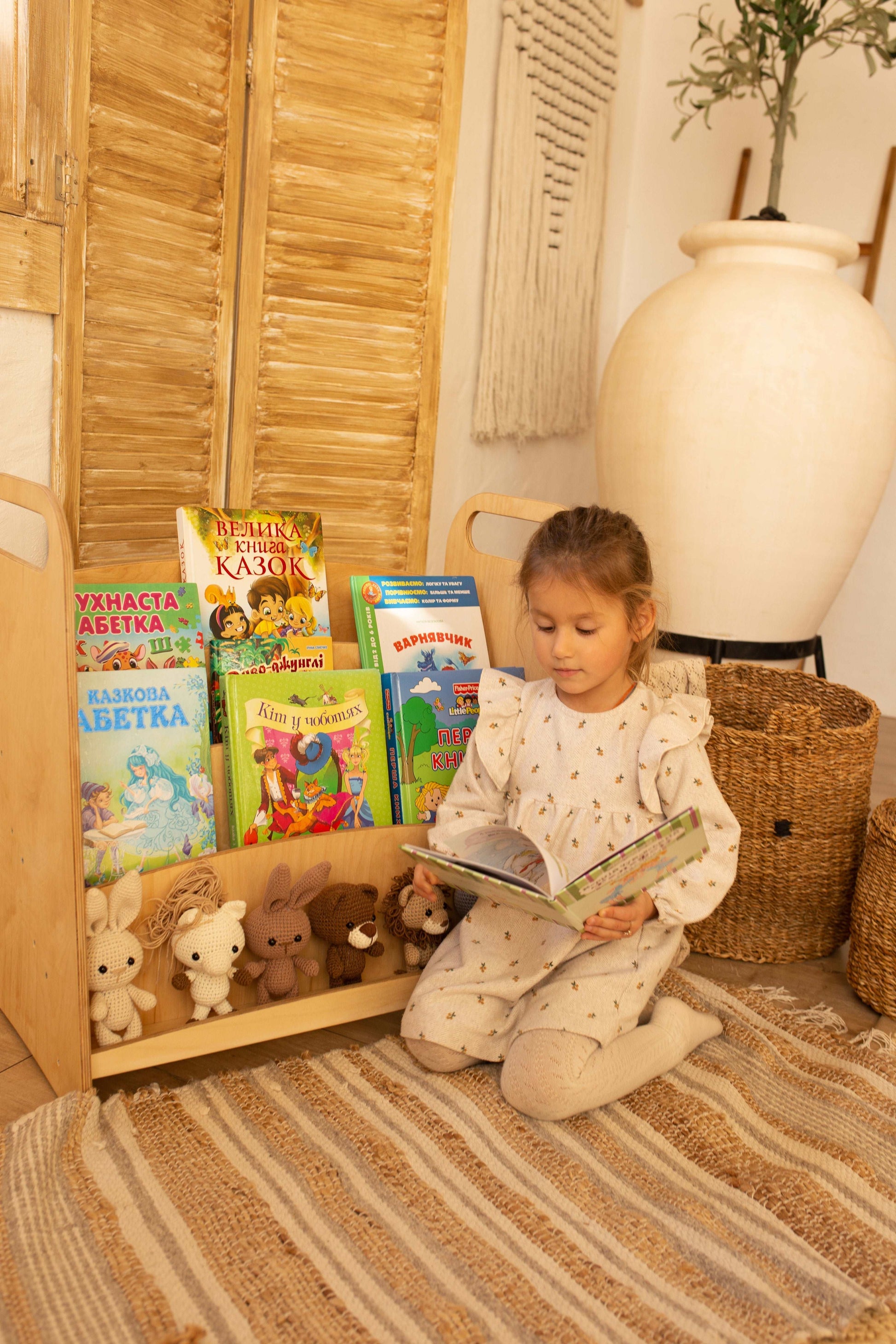 Montessori Wooden Bookshelf - Ashley's Artistries